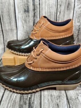 Tommy Hilfiger Two-Tone Duck Boot Ankle Booties in Dark Green and Tan